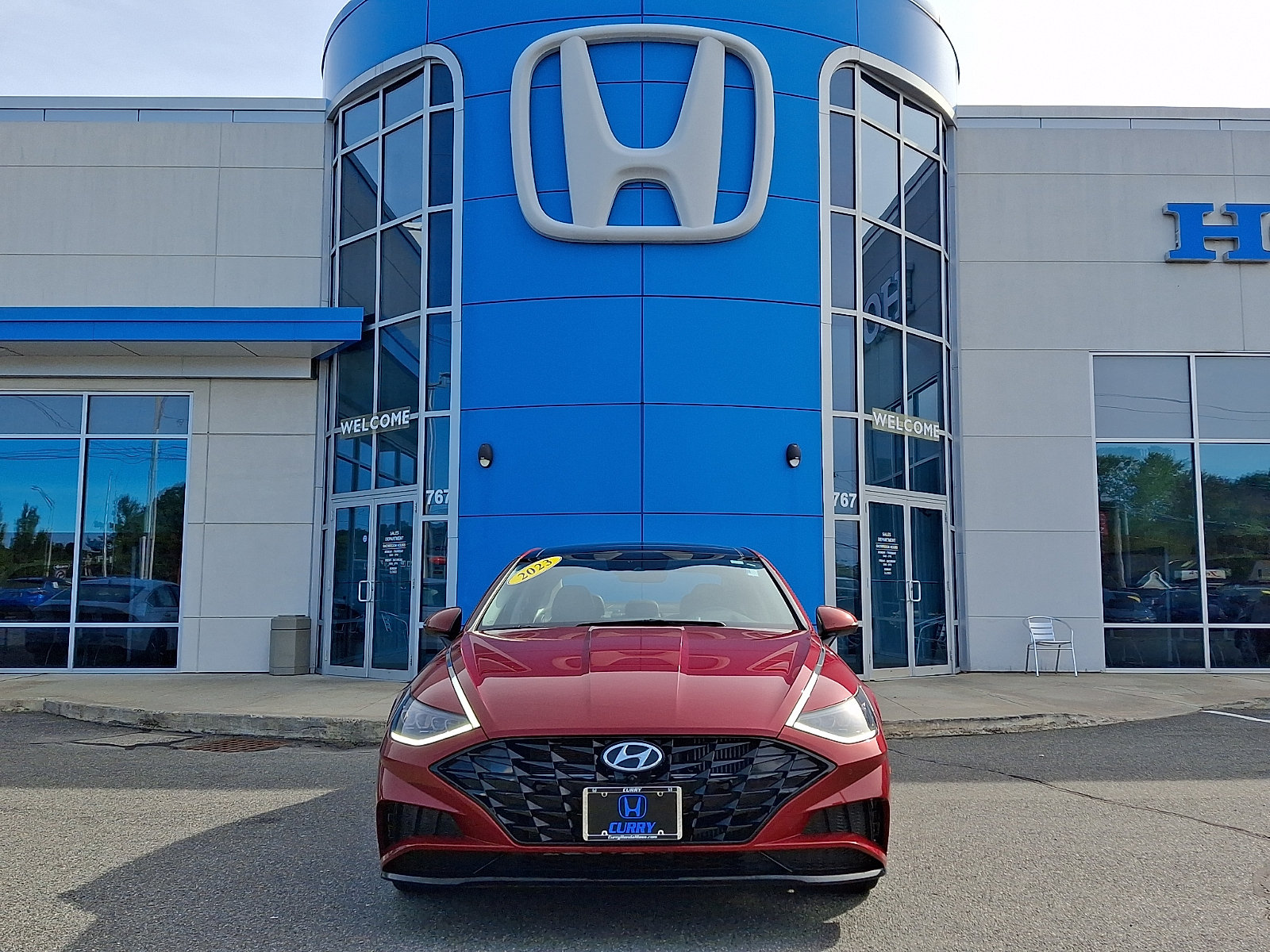 Used 2023 Hyundai Sonata Limited w/ Cargo Package FWD image 2
