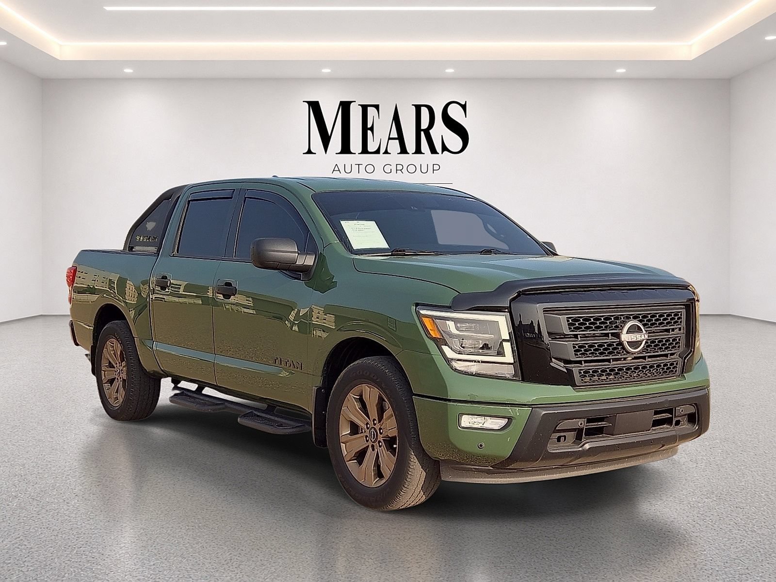 Used 2024 Nissan Titan SV w/ SV Bronze Edition Package RWD image 7