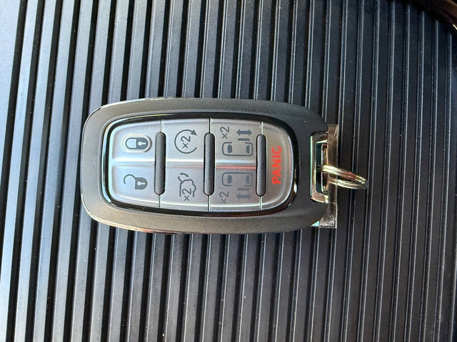 New 2026 Chrysler Pacifica Limited image 38