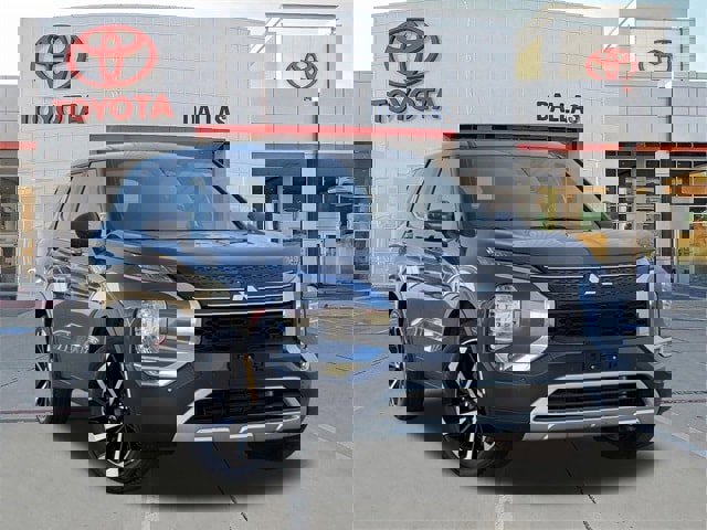 Used 2024 Mitsubishi Outlander SE image 1