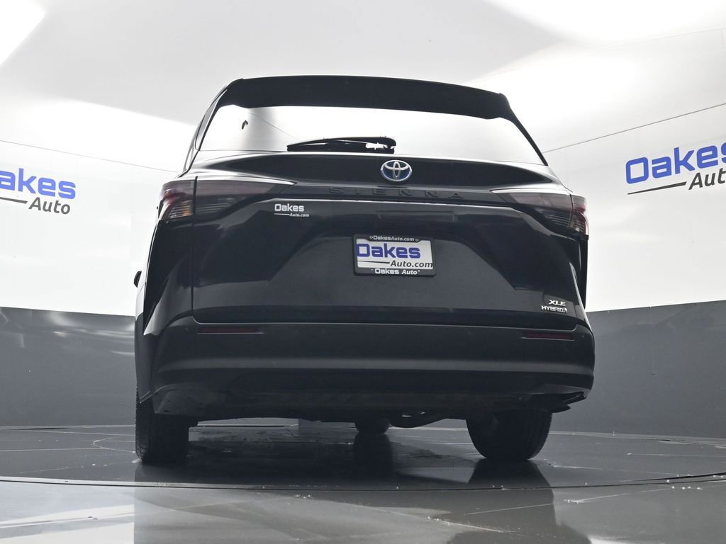 Used 2024 Toyota Sienna XLE image 45