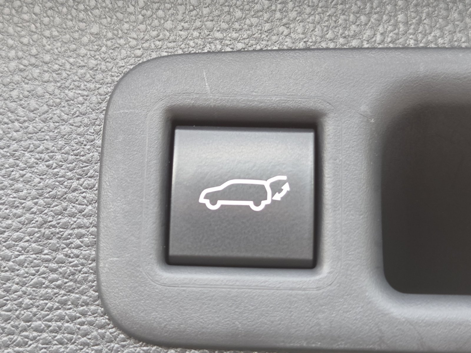 Used 2022 Toyota Highlander XLE AWD/4WD image 29
