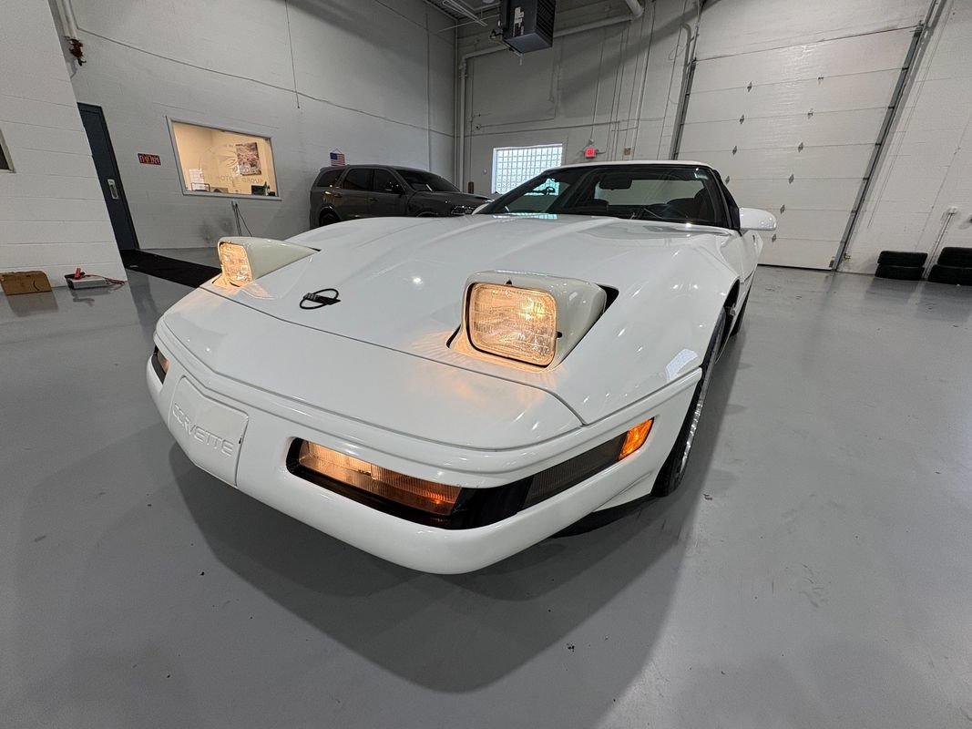 Used 1991 Chevrolet Corvette Convertible RWD image 38