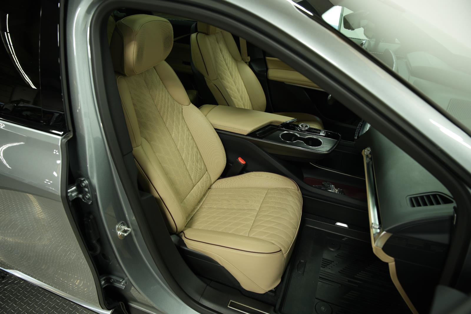 Used 2026 Cadillac Lyriq Signature Luxury w/ Nappa Leather Package AWD/4WD image 18