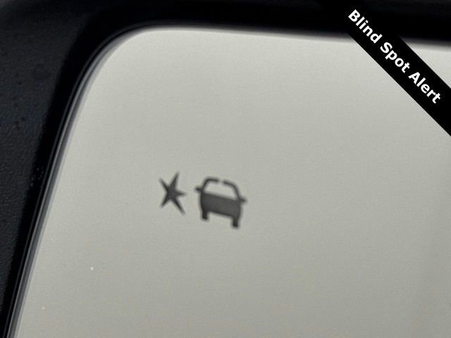 Used 2023 Chevrolet Traverse RS image 24