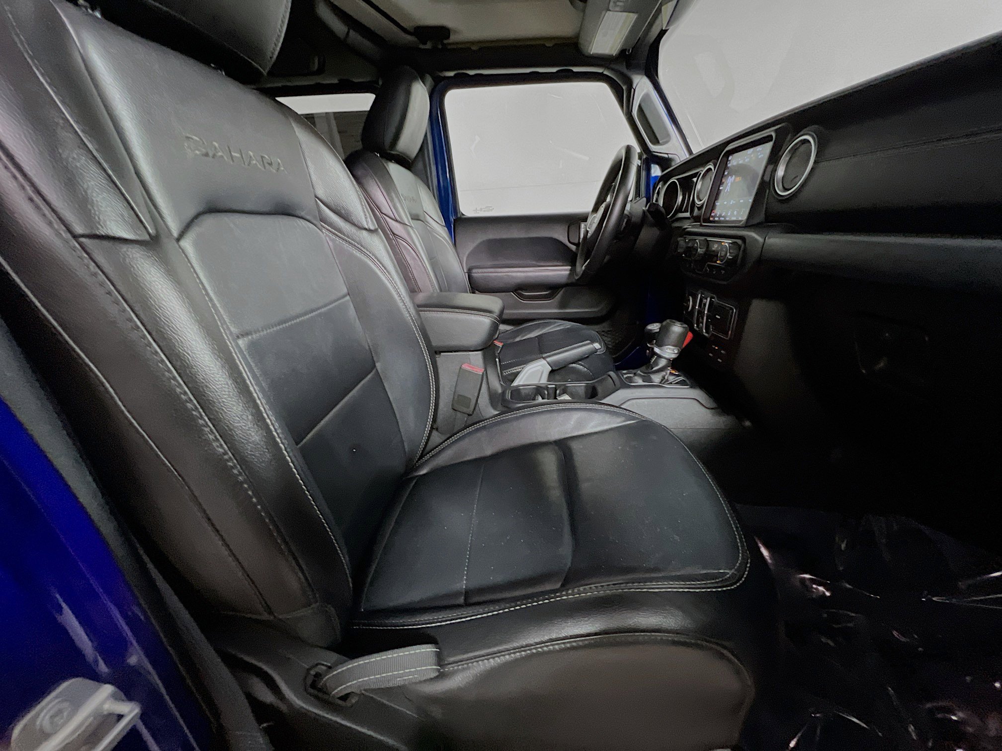Used 2018 Jeep Wrangler Unlimited Sahara AWD/4WD image 30