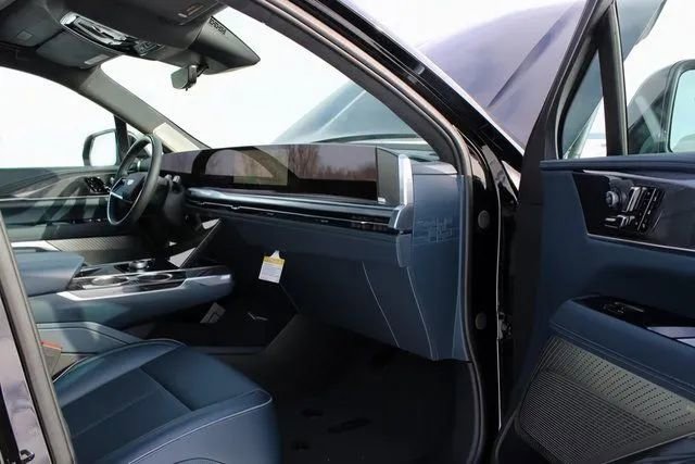 Used 2025 Cadillac Escalade IQ Sport 2 AWD/4WD image 16
