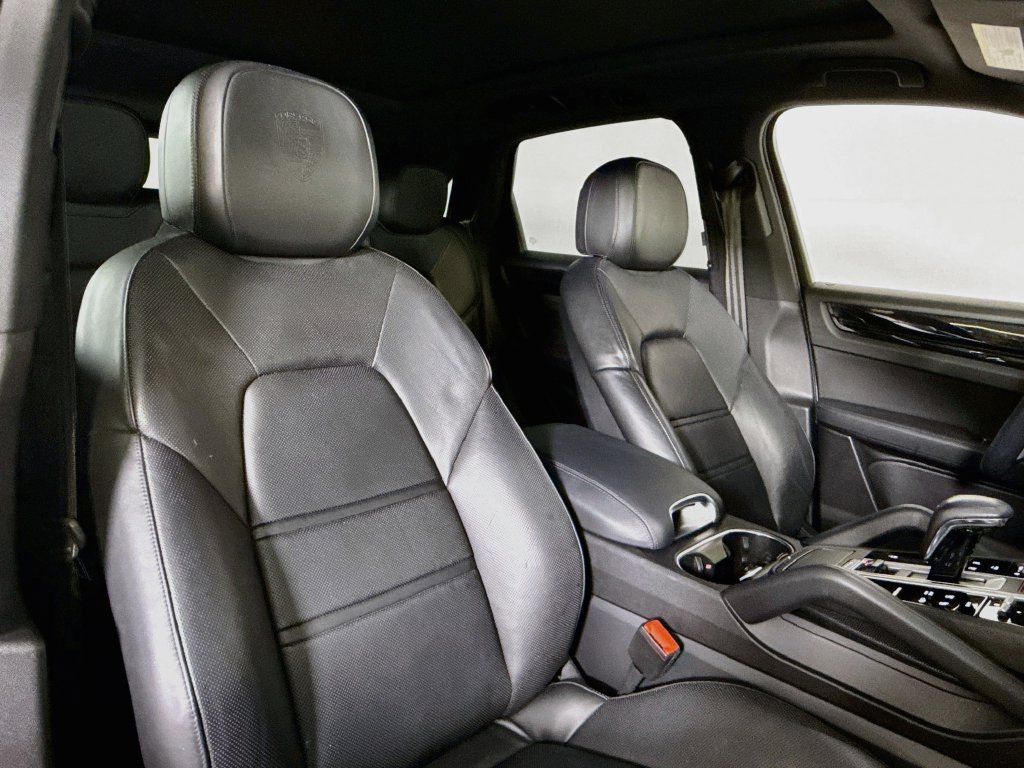 Certified 2023 Porsche Cayenne AWD/4WD image 18