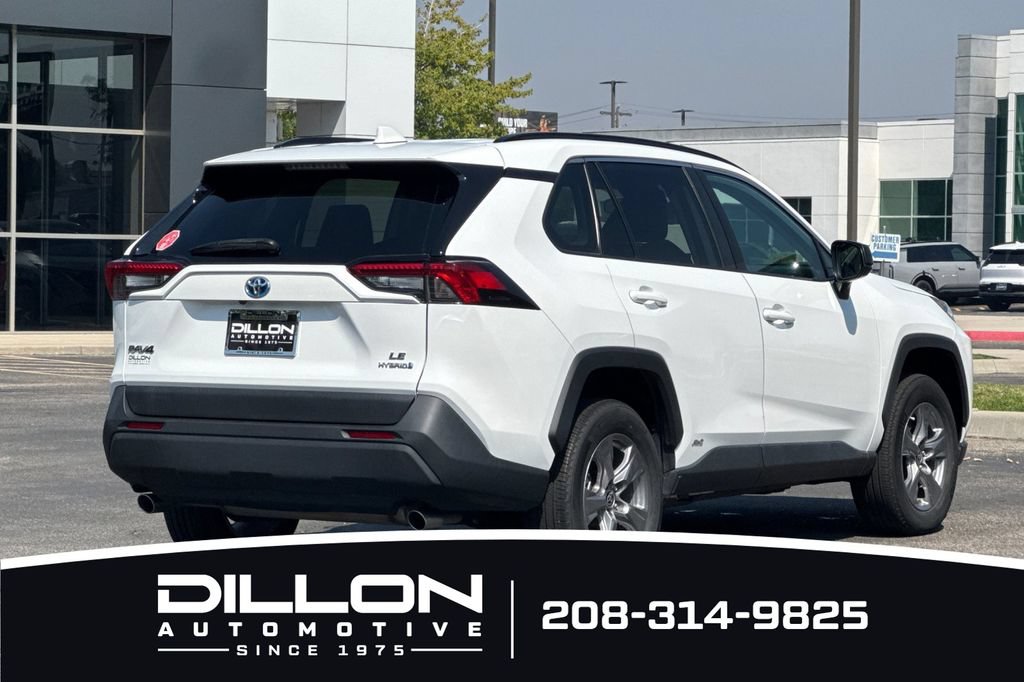 Used 2022 Toyota RAV4 LE AWD/4WD image 4