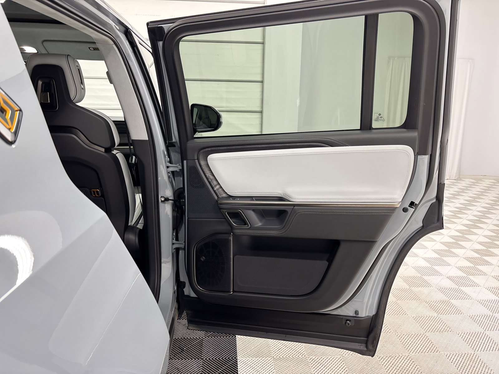 Used 2024 Rivian R1S Adventure image 19