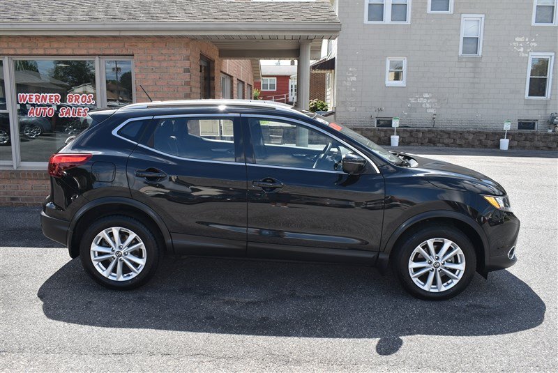 Used 2019 Nissan Rogue Sport SV w/ Technology Package AWD/4WD image 2