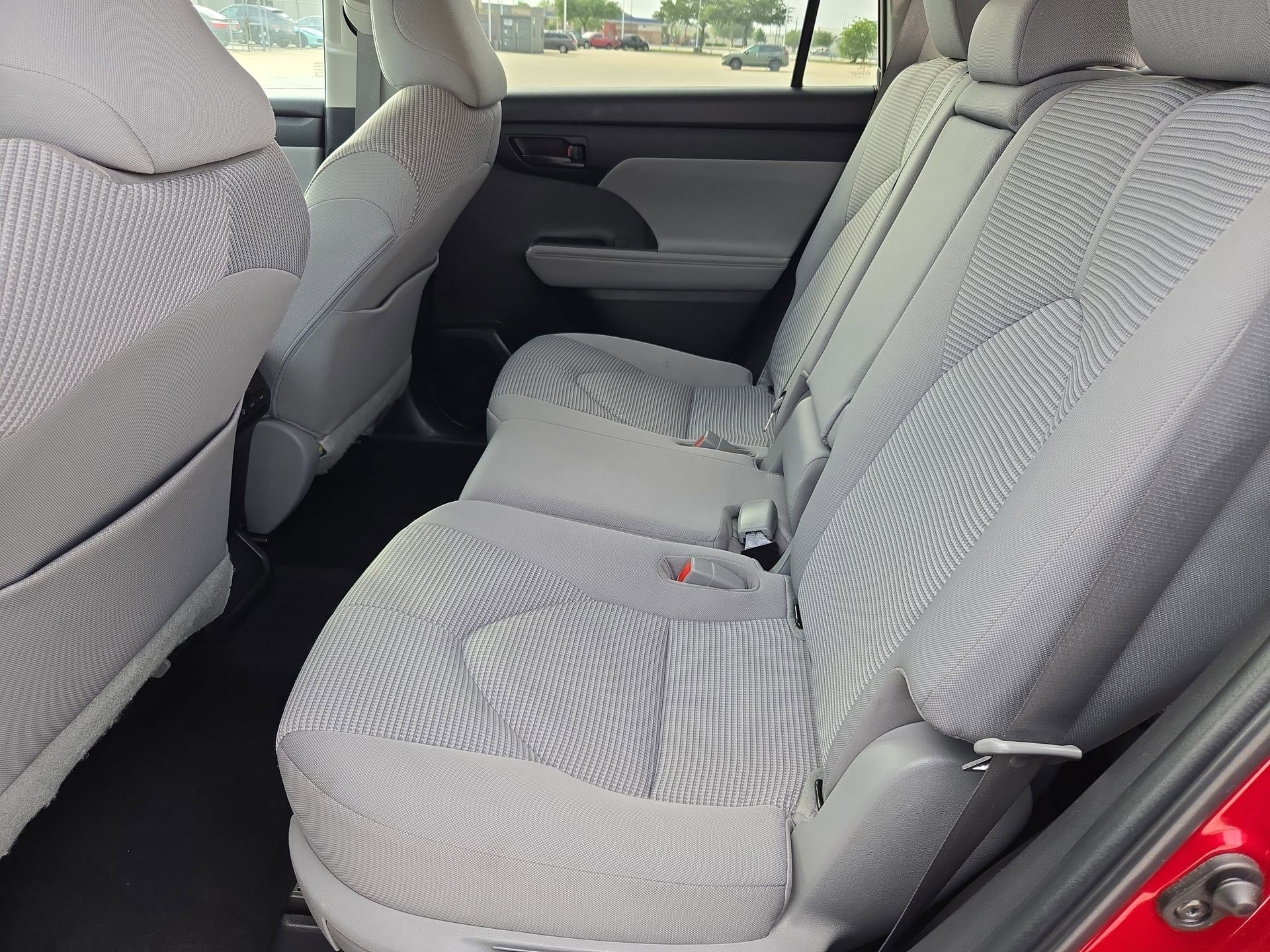 Used 2023 Toyota Highlander LE FWD image 27