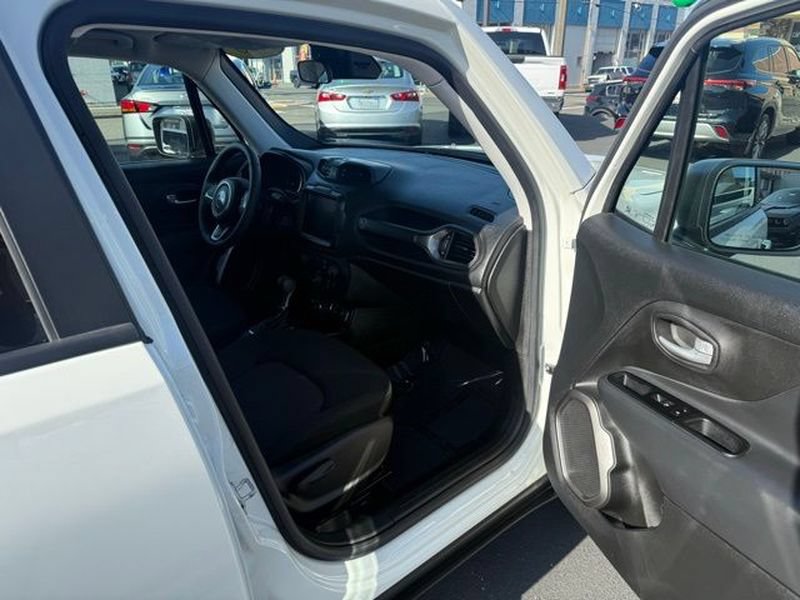 Used 2023 Jeep Renegade Latitude AWD/4WD image 13