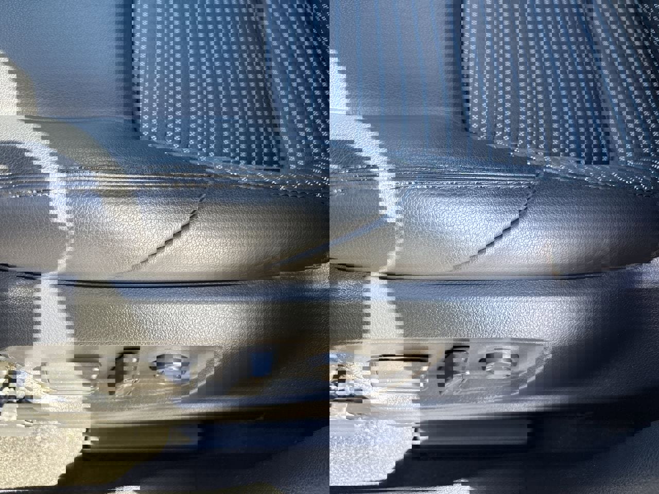 Used 2023 Toyota Corolla Cross XSE w/ Convenience Package image 13