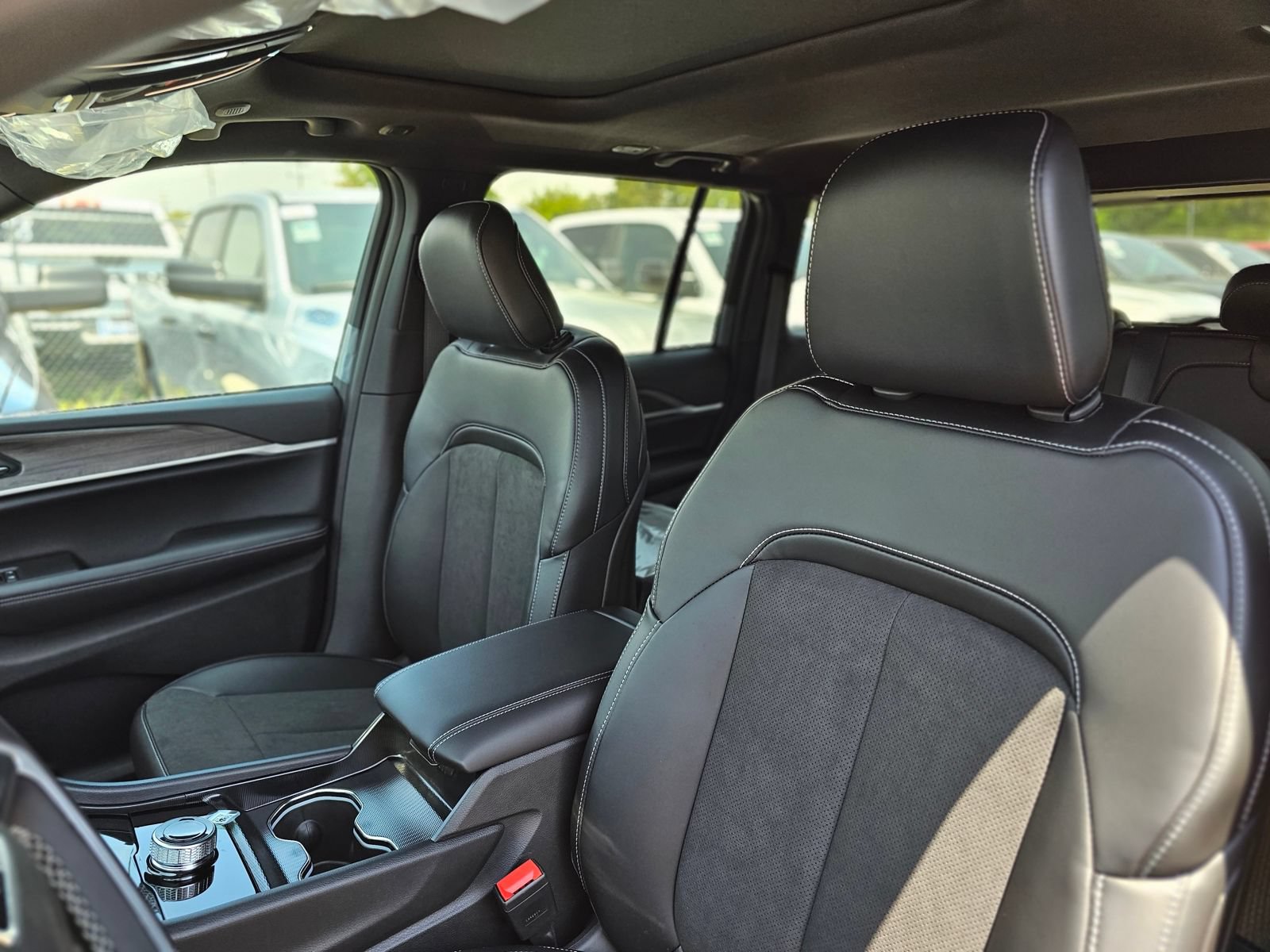 New 2026 Jeep Grand Cherokee Altitude RWD image 20