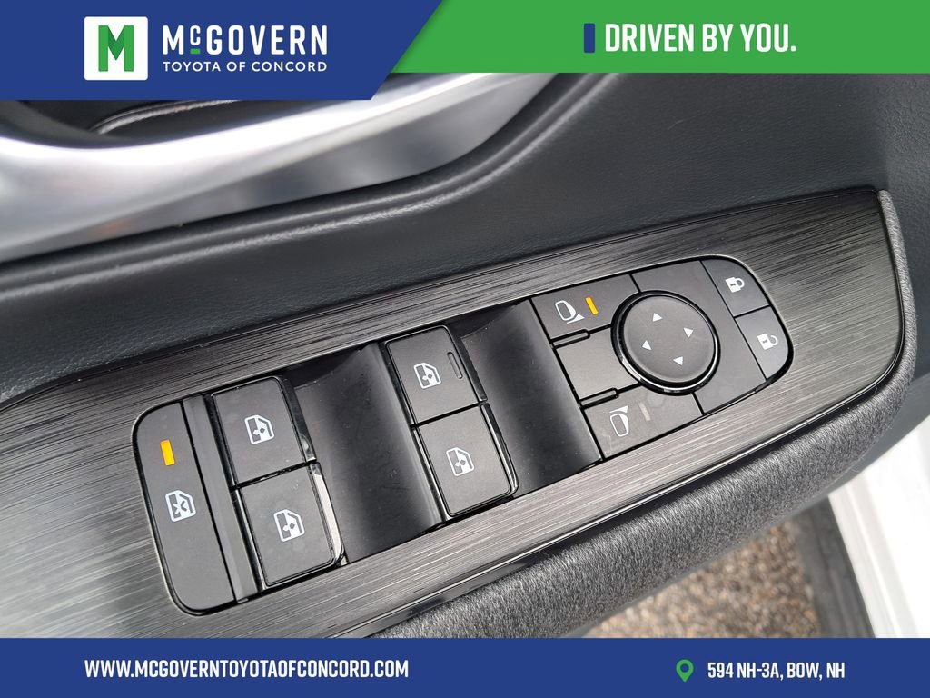 Used 2025 Nissan Kicks SV image 16