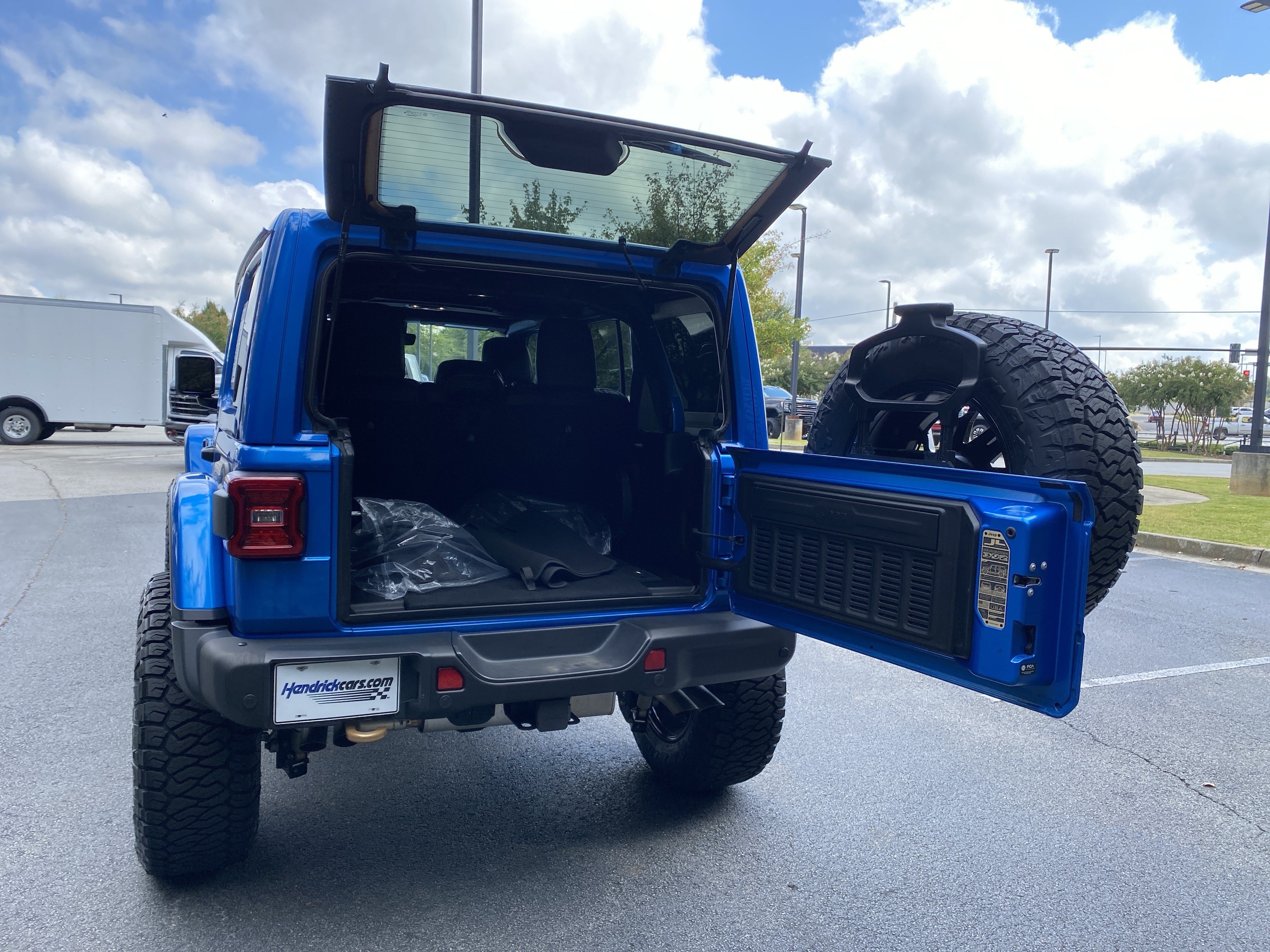 Used 2023 Jeep Wrangler Unlimited Rubicon 392 w/ Trailer Tow Package AWD/4WD image 11