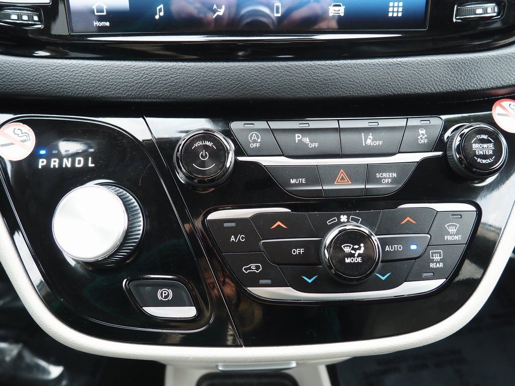 Used 2024 Chrysler Pacifica Touring-L image 33