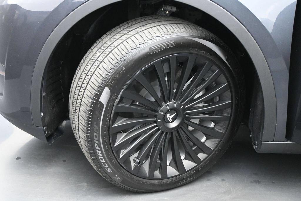 Used 2024 Tesla Model Y Long Range AWD/4WD image 19
