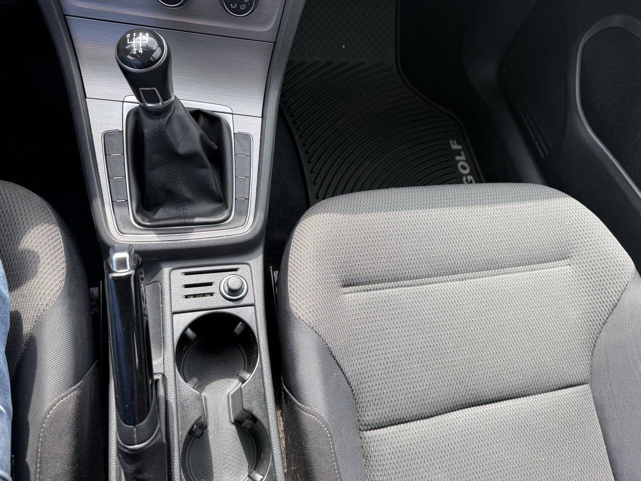 Used 2017 Volkswagen Golf S image 12