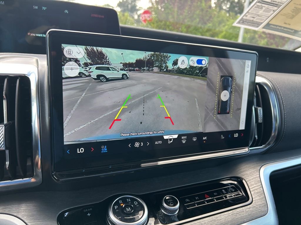 Used 2025 Ford Expedition Platinum w/ Driver's Package image 32