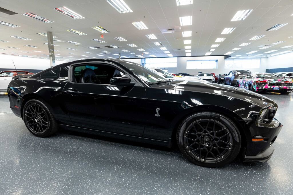 Used 2014 Ford Mustang Shelby GT500 w/ Equipment Group 821A RWD image 3