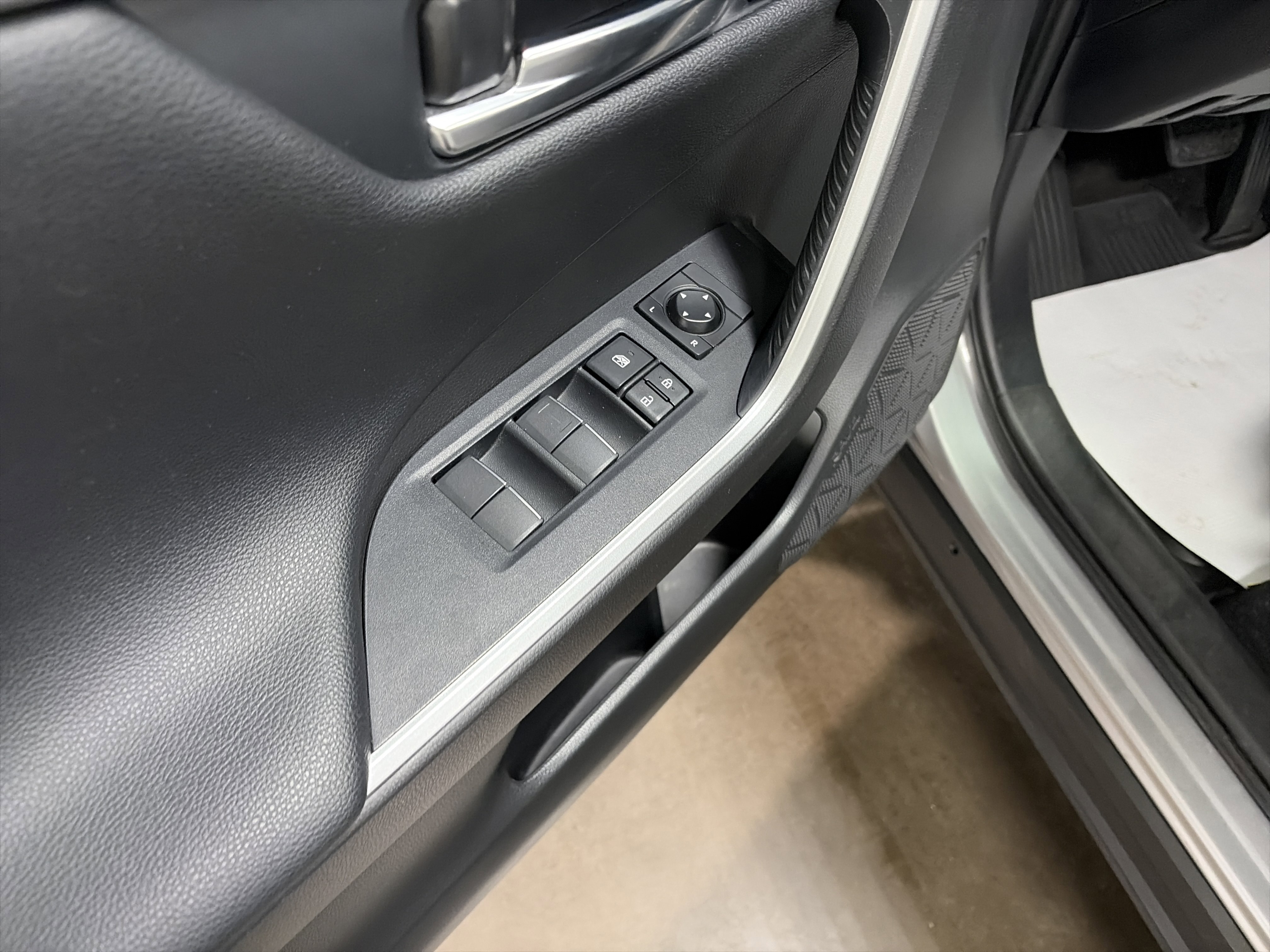 Used 2021 Toyota RAV4 Limited w/ Limited Grade Weather Package image 27