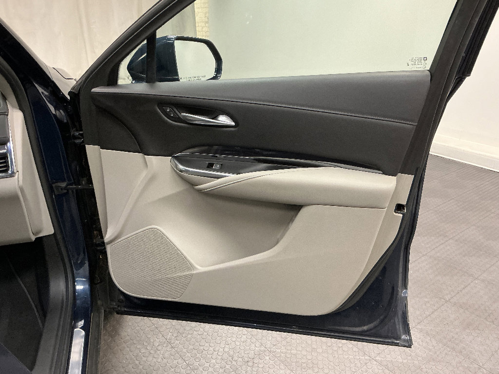 Used 2019 Cadillac XT4 Luxury w/ Cold Weather Package FWD image 33