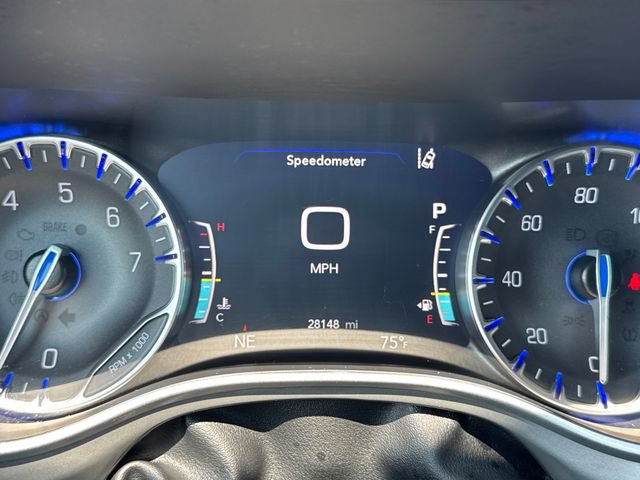 Used 2025 Chrysler Pacifica Select FWD image 16
