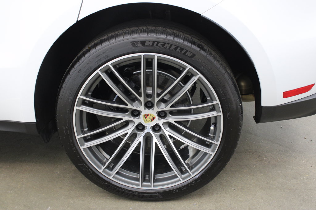 Certified 2024 Porsche Macan AWD/4WD image 13