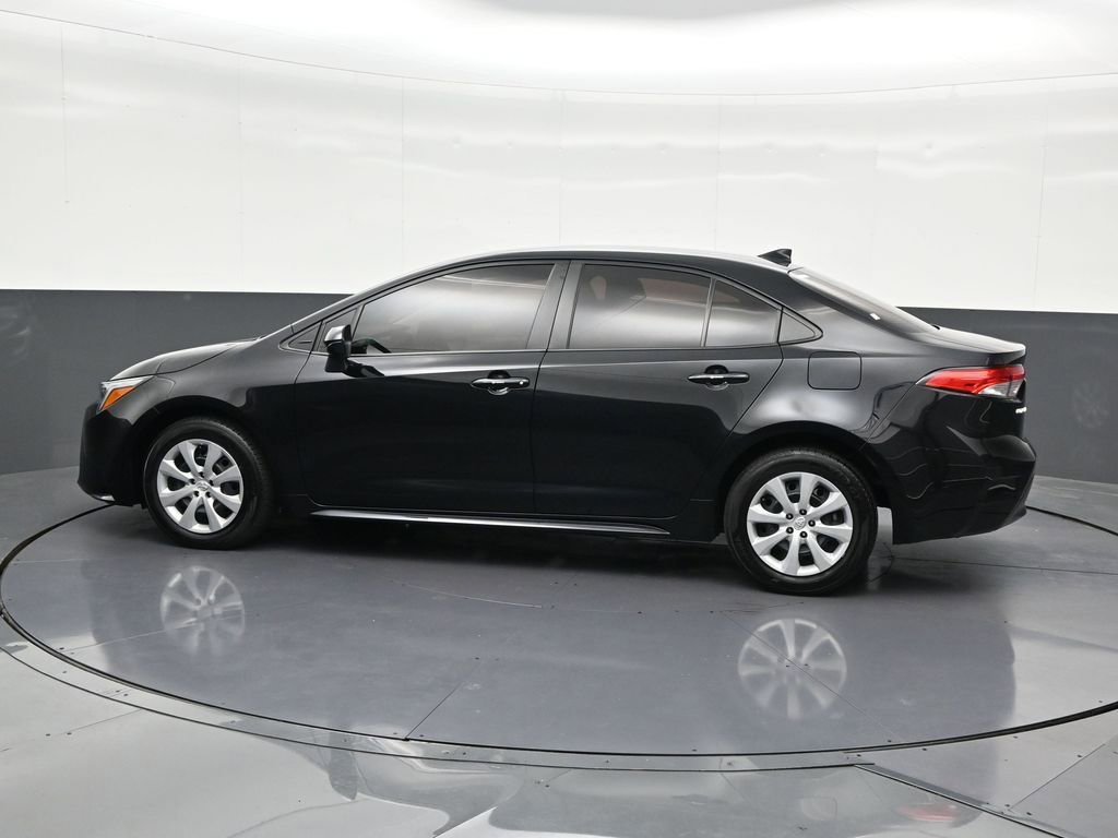 Used 2025 Toyota Corolla LE image 2