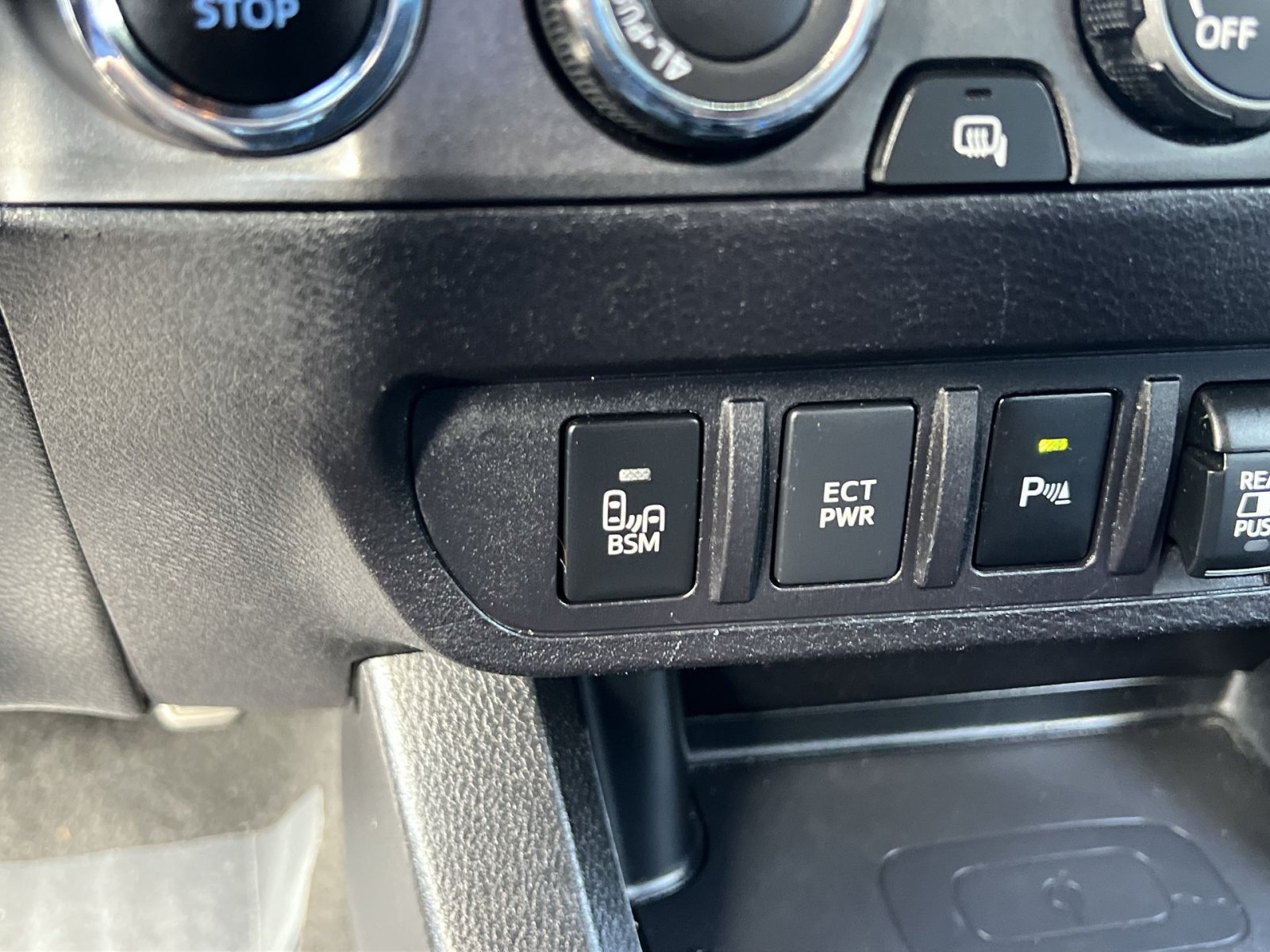 Used 2020 Toyota Tacoma TRD Off-Road w/ Technology Package AWD/4WD image 31