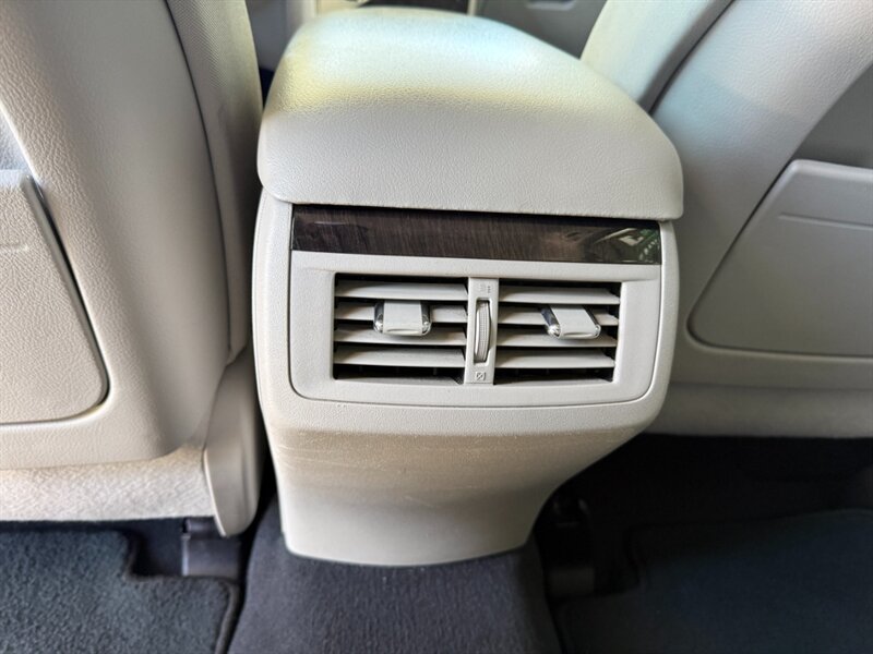 Used 2013 Toyota Venza LE FWD image 25