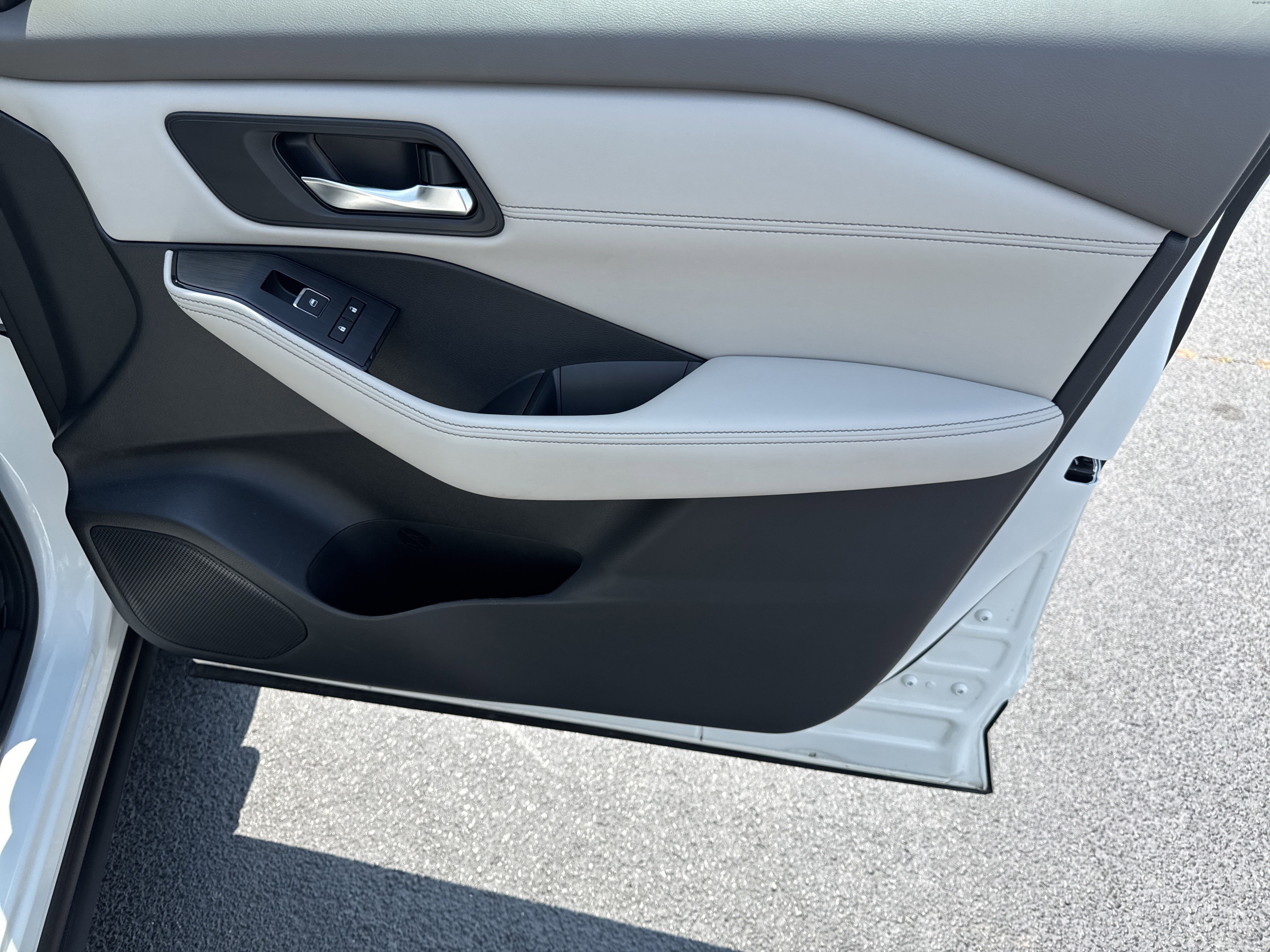 Used 2023 Nissan Rogue SL w/ SL Premium Package FWD image 18