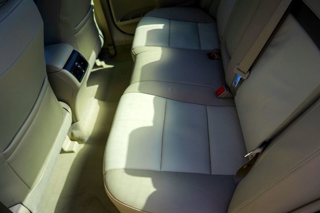 Used 2012 Toyota Camry XLE w/ Leather Pkg image 24