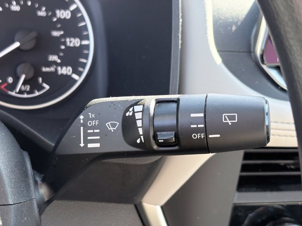 Used 2023 Nissan Rogue SV FWD image 16