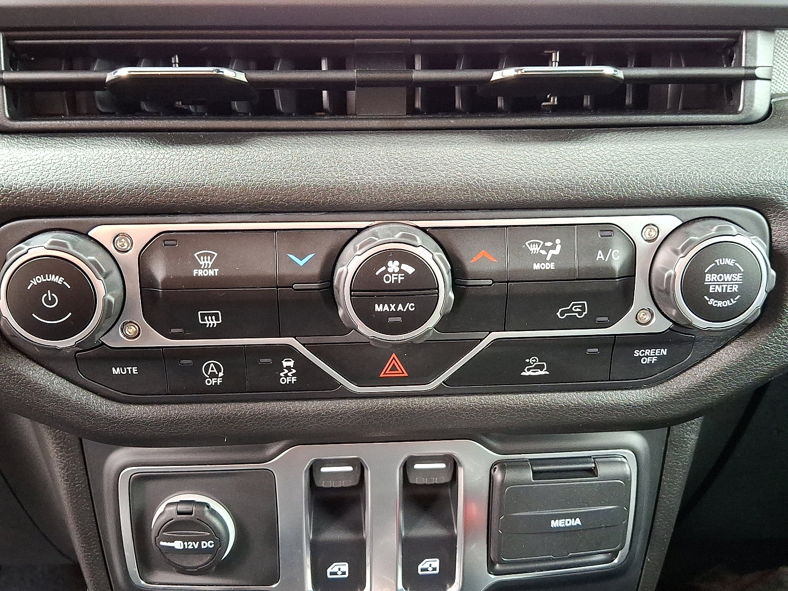 Used 2024 Jeep Wrangler Sport S image 16