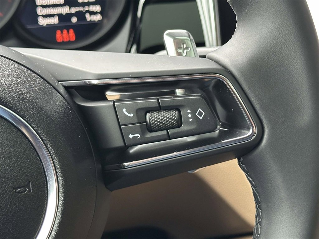 Used 2025 Porsche Macan image 22