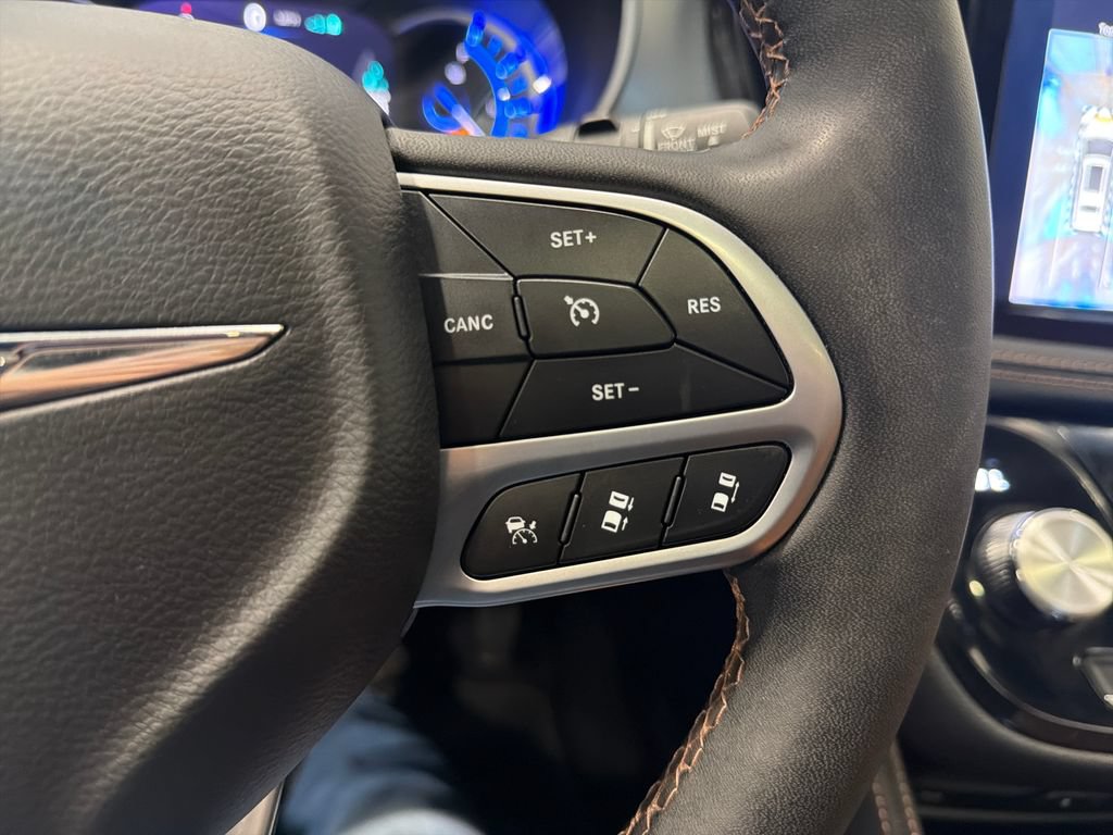 Used 2024 Chrysler Pacifica Pinnacle FWD image 14
