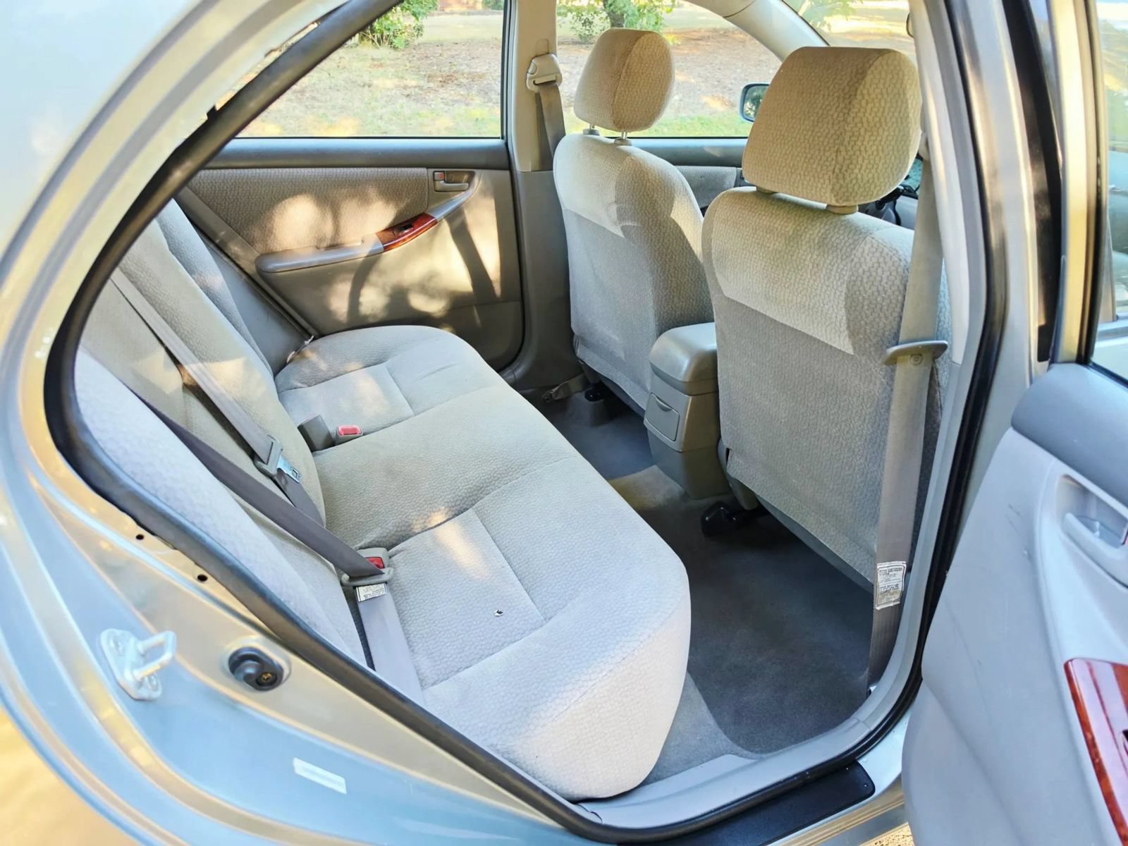 Used 2004 Toyota Corolla LE FWD image 12