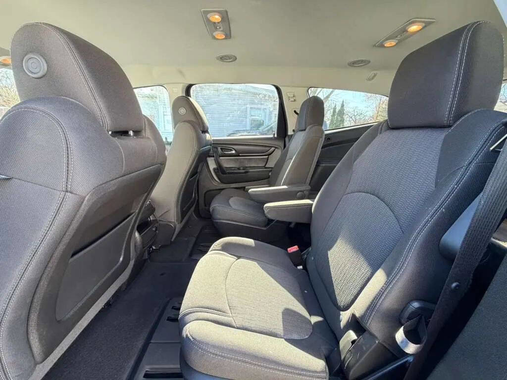 Used 2017 Chevrolet Traverse LT w/ Style and Technology Package image 14