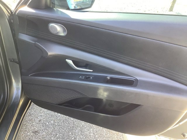 Certified 2024 Hyundai Elantra SE FWD image 23