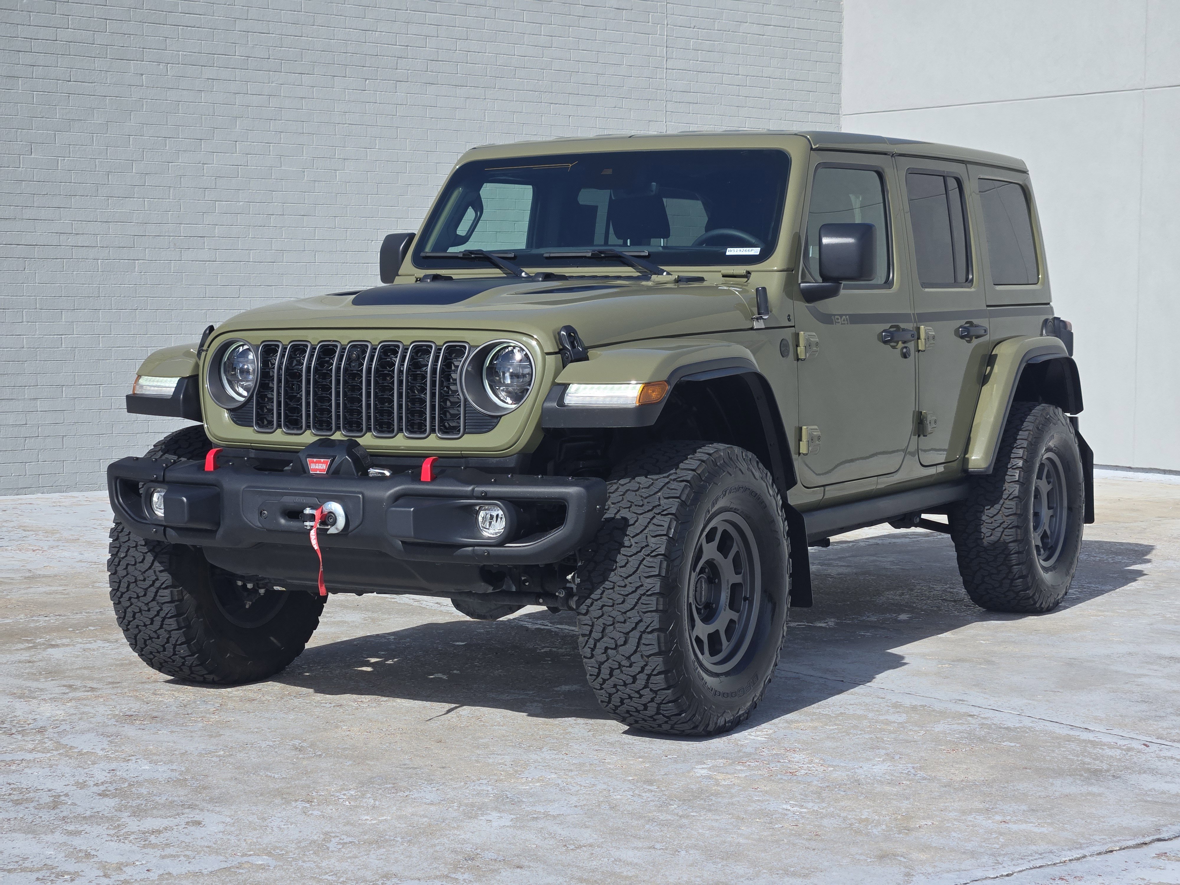 Used 2025 Jeep Wrangler Unlimited Rubicon AWD/4WD image 4