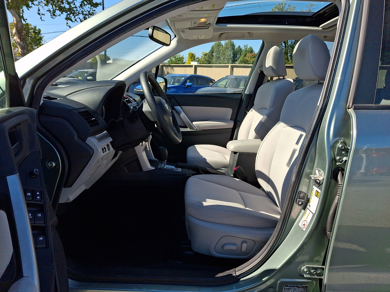 Used 2015 Subaru Forester 2.5i Premium w/ Popular Package #2 AWD/4WD image 14