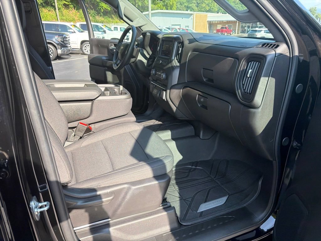 Certified 2025 Chevrolet Silverado 1500 Custom w/ Turbomax Blackout Package AWD/4WD image 17