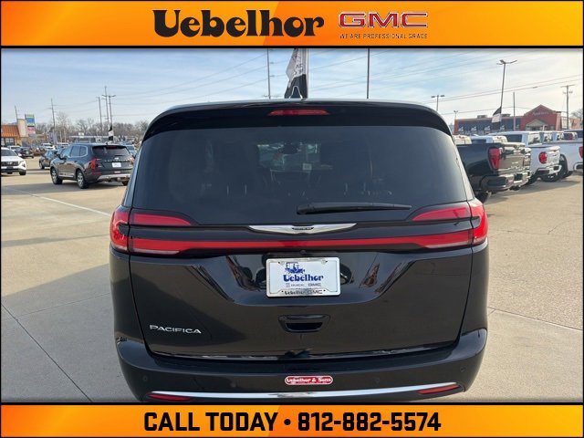 Used 2024 Chrysler Pacifica Touring-L image 10