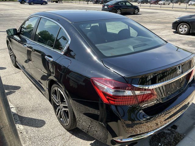 Used 2017 Honda Accord Sport image 9