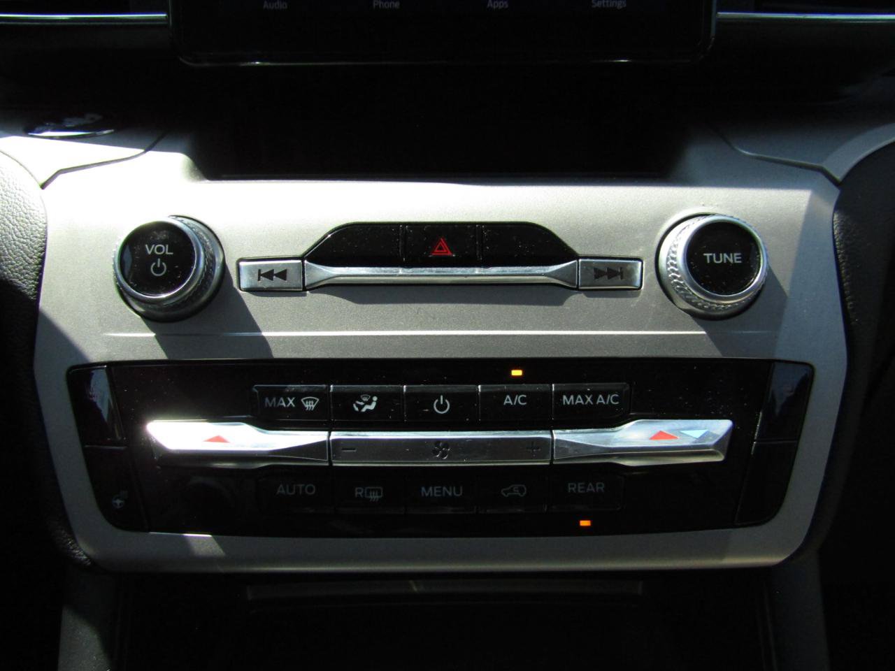 Used 2023 Ford Explorer XLT w/ Equipment Group 202A AWD/4WD image 17