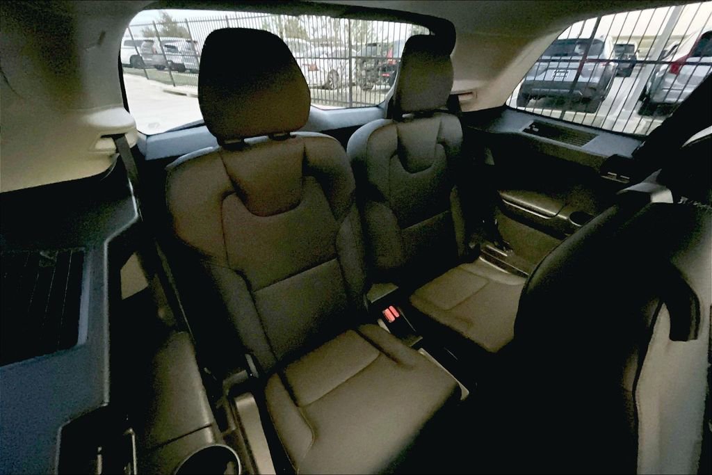 Certified 2025 Volvo XC90 B6 Plus image 36
