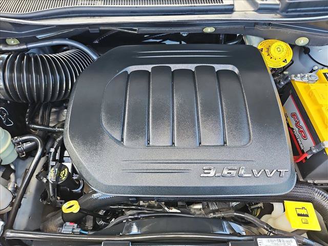 Used 2014 Chrysler Town & Country Touring FWD image 30